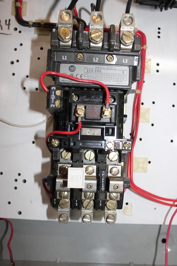 Used SIEMENS NEMA 1 ENCLOSED COMBINATION STARTER W/ SIZE 2 509-C0D STARTER