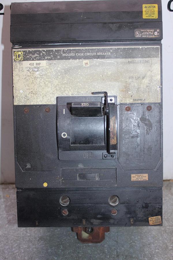 Used SQUARE D I-LINE CIRCUIT BREAKER IL34300 300 AMP 480 VAC 3-POLE