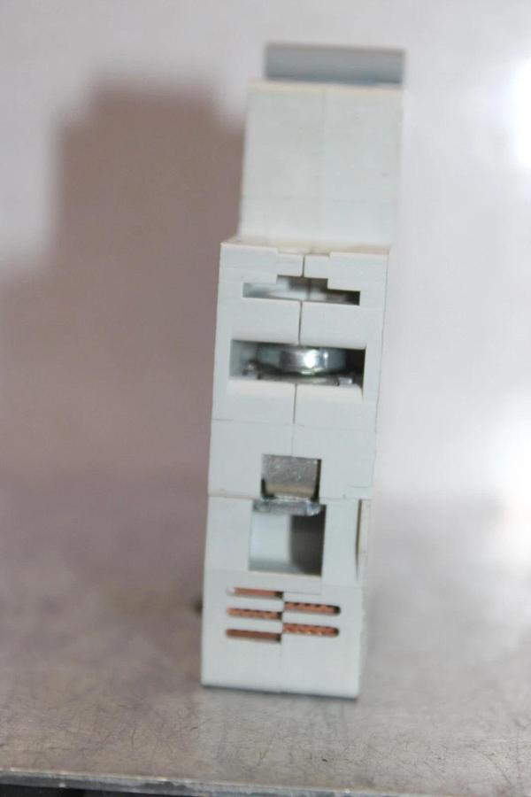 Used ALLEN-BRADLEY SINGLE POLE CIRCUIT BREAKER 1492-SP1C200 20 AMP 240/277 VAC