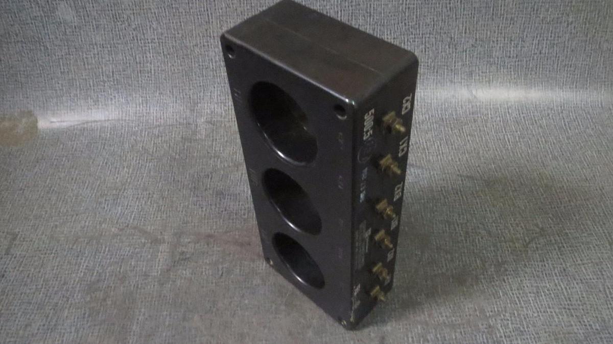 Used CUTLER HAMMER CURRENT TRANSFORMER 500:5A / 50-400 Hz # 2092A37H07 # 3P85-501
