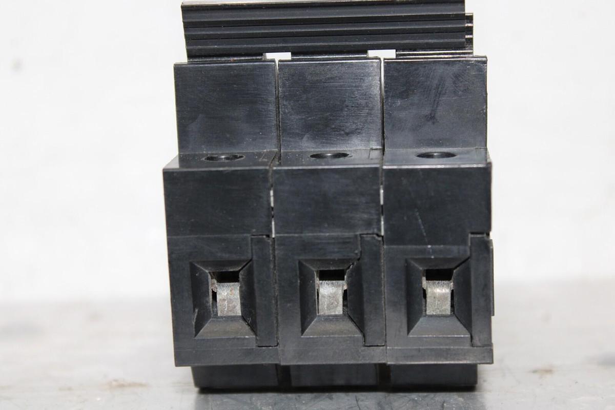 Used FERRAZ FUSE HOLDER ST-10 M-81-224 600 VOLT 30 AMP 3-POLE **WARRANTY INCLUDED**