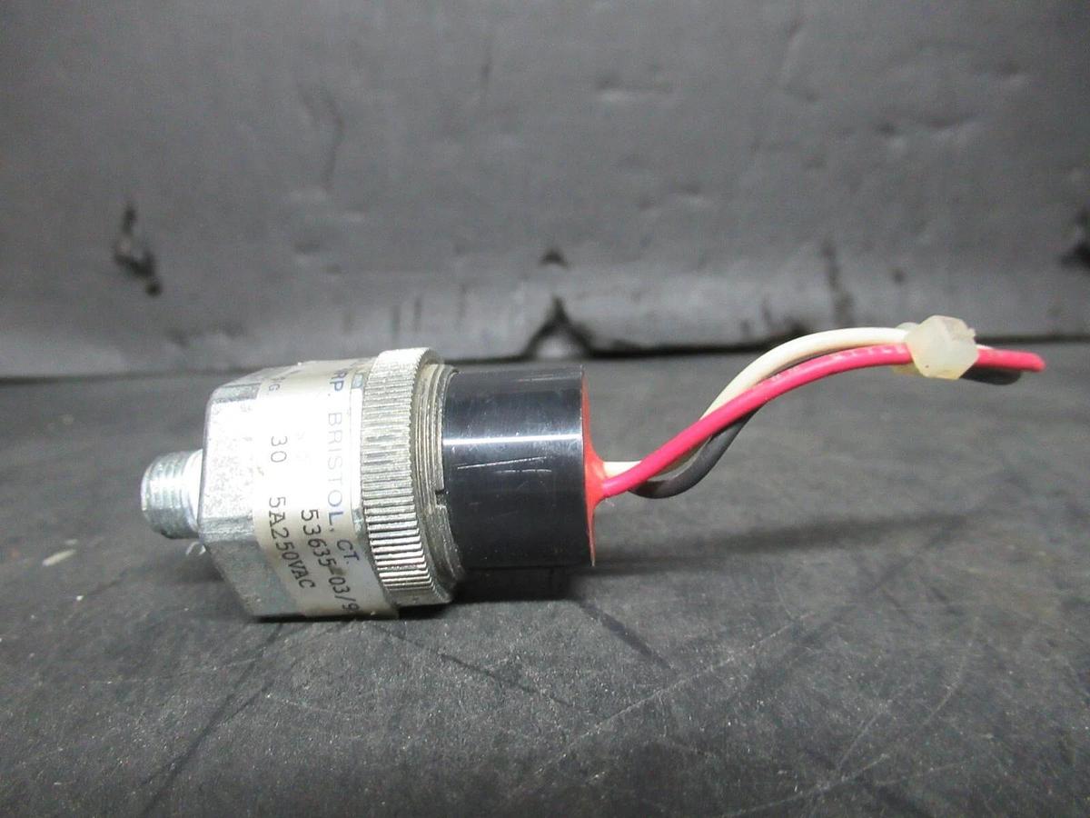 Used WHITMAN CONTROLS PRESSURE TRANSDUCER P119G-3H-F52L-X 5 AMP 250 VAC 30 PSIG