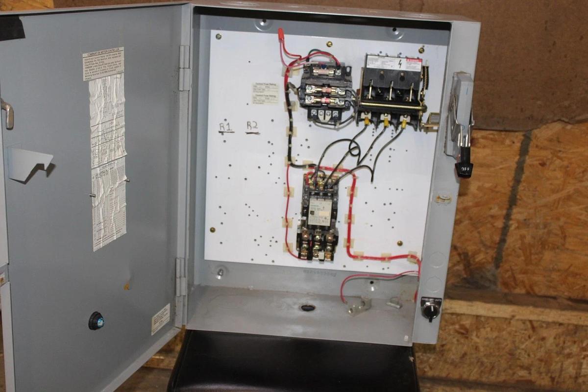 Used SIEMENS NEMA 1 ENCLOSED COMBINATION STARTER W/ SIZE 1 SXL-CO & MCS603R