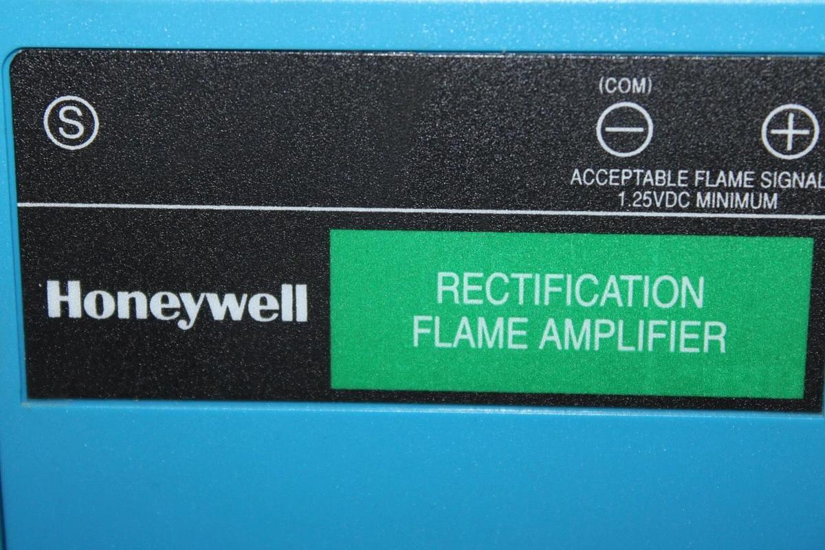 Used HONEYWELL RECTIFICATION FLAME AMPLIFIER RM7890-A-1015 W/ S7800-A-1001 REV. 2018