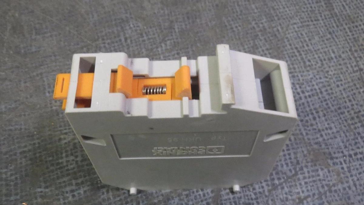 Used PHOENIX CONTACT TERMINAL BLOCK 1000V // 200 AMP 600V MODEL: UKH95