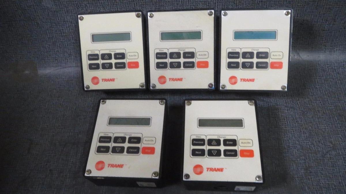 Used (1) TRANE COMM LINK CHILLER DISPLAY INTERFACE 24 VAC X13650483-02 HMI