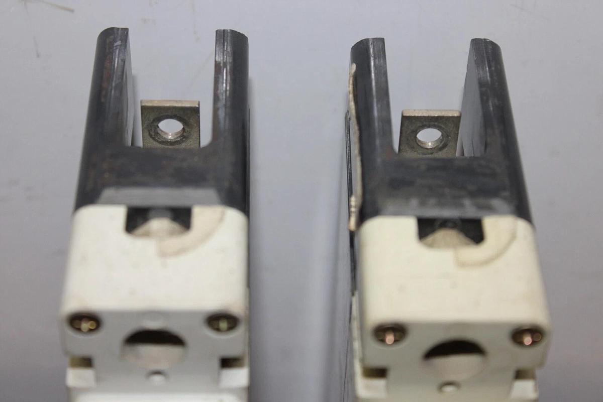 Used LOT OF 2 CUTLER HAMMER HFD1020 20 AMP 277 VAC SINGLE POLE HFD-65K