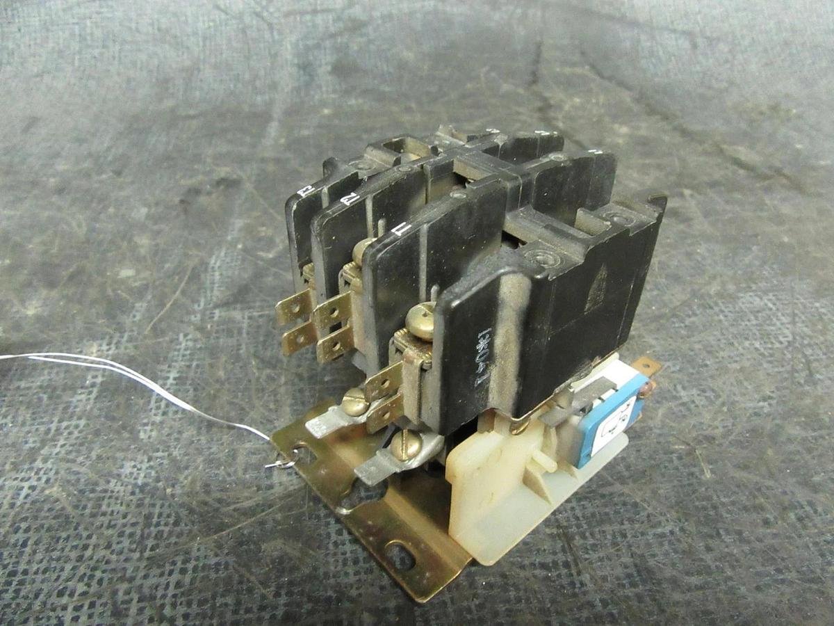 Used FURNAS DEFINITE PURPOSE CONTROLLER 42BE35AF206GS SERIES A 600V 30A COIL: 120V