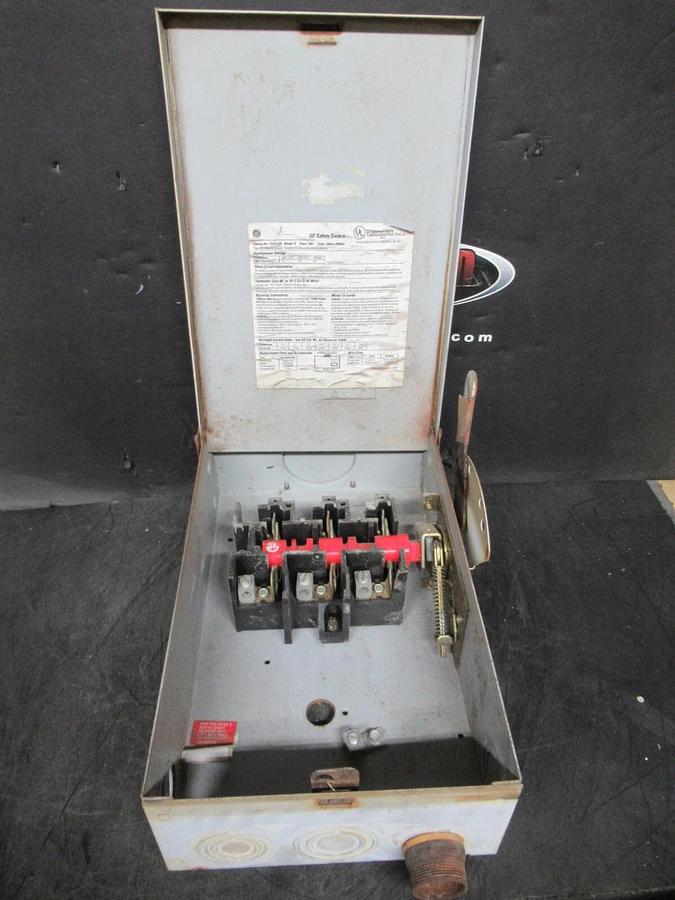 Used GE ENCLOSED INDOOR SAFETY SWITCH TGN3322R MODEL: 8 60 AMP 240 VAC 3R ENCLOSURE