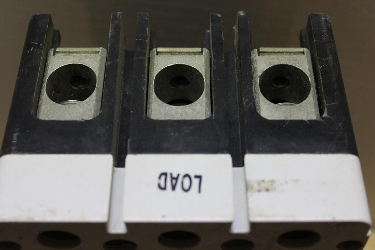 Used CUTLER HAMMER KD-K CIRCUIT BREAKER KD3400KZ02 400 AMP 600 VAC 3-POLE