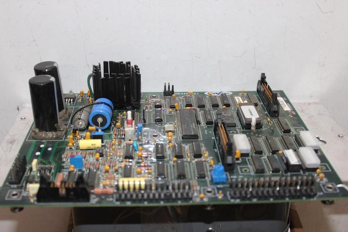 Used CARRIER HVAC INPUT/OUTPUT CIRCUIT BOARD HK35EZ001 HT204504