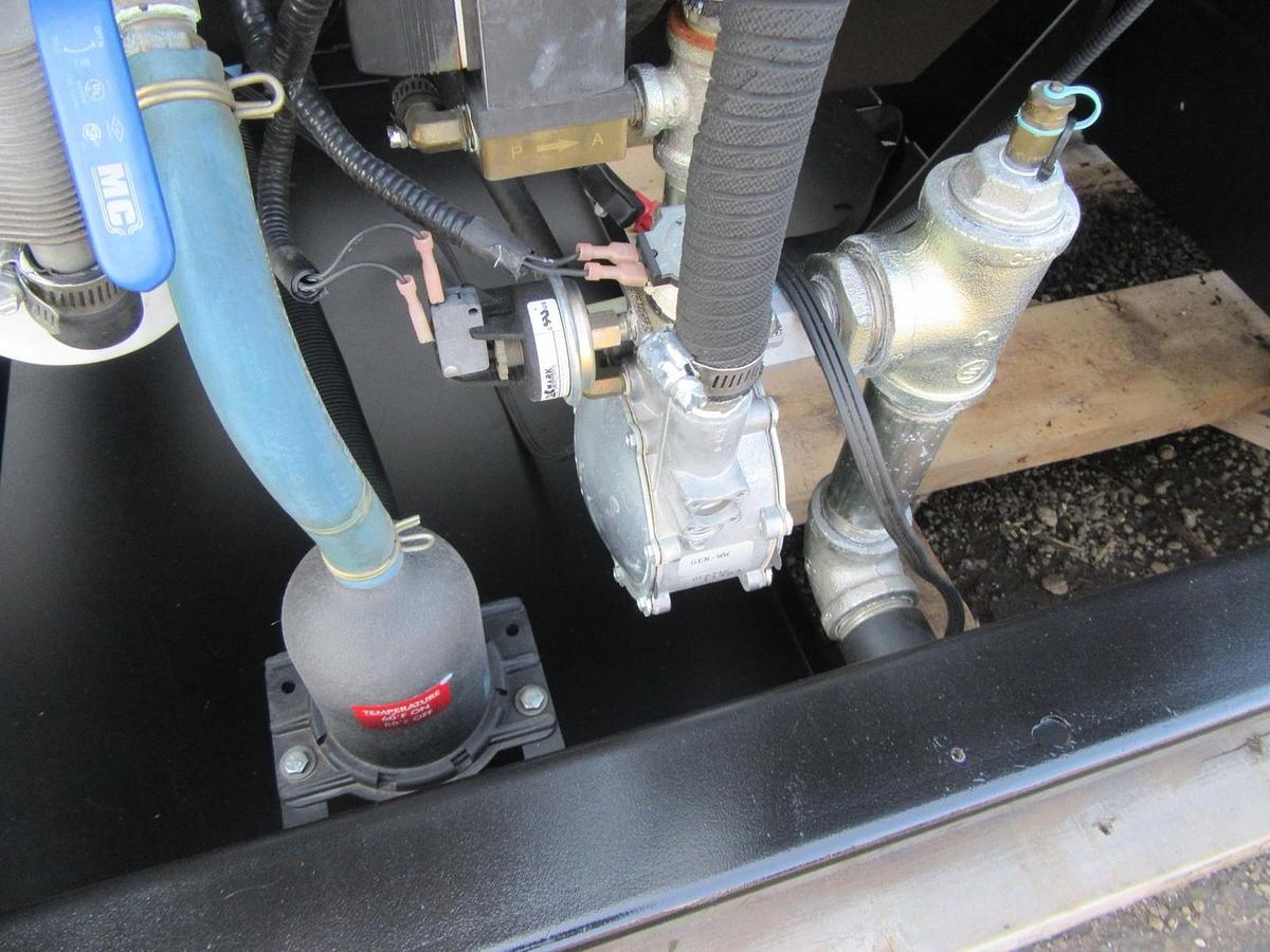 Used 35 KW GENERATOR GENERAC NATURAL GAS LP PROPANE 120/240 V 1 PH 30 KW 40KW 150 HRS