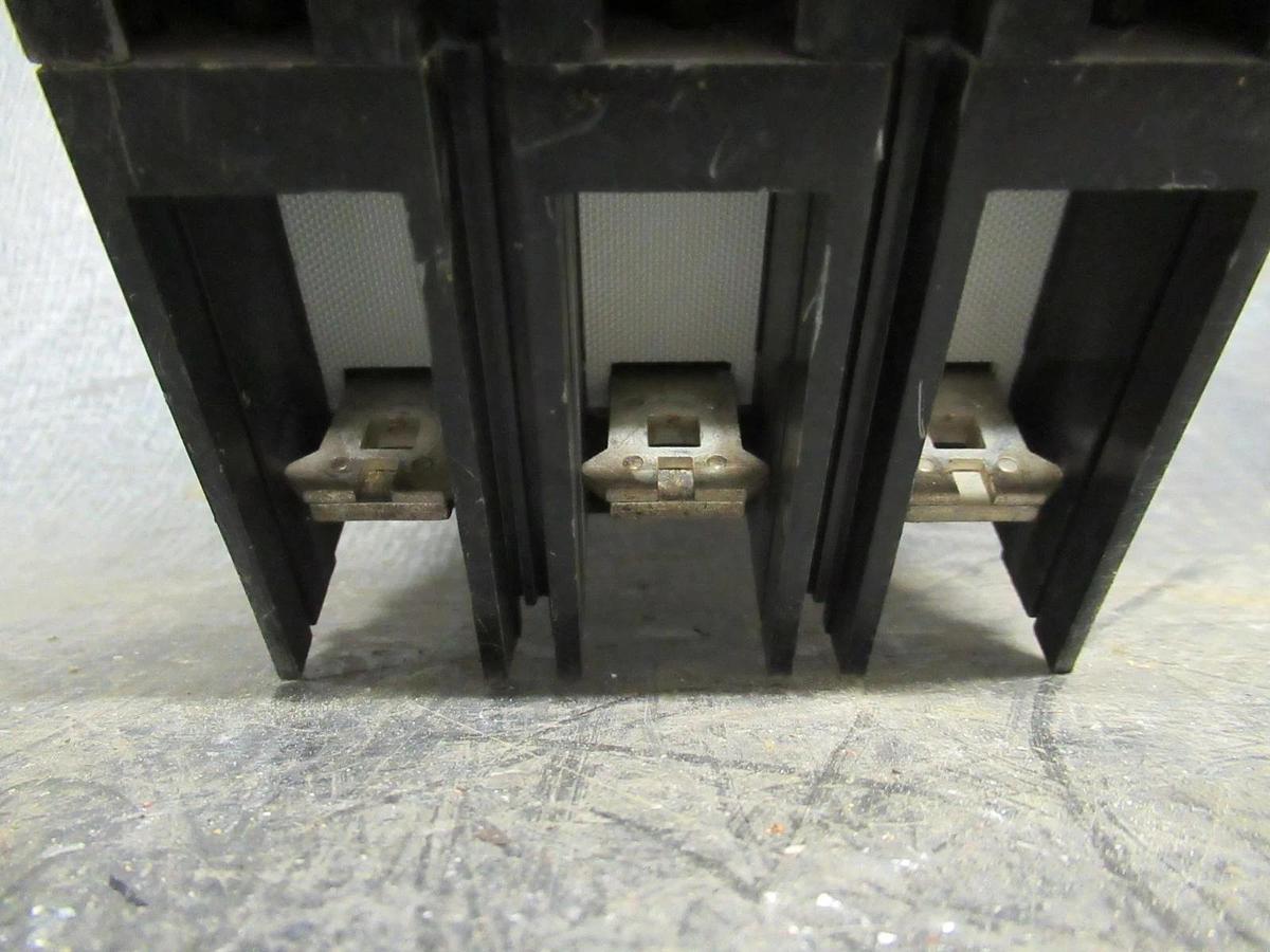 Used 40 AMP ABB BREAKER UXAB 727131 R 11 240VAC 3 POLE W/ TOP LUGS **WARRANTY**