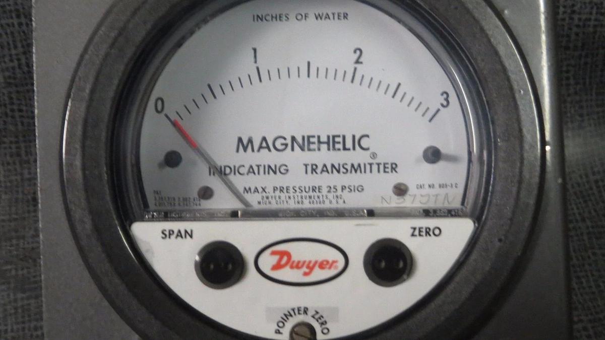 Used DWYER MAGNEHELIC INDICATING TRANSMITTER WATER GAGE & MOUNT 0-3" 25 PSIG N37J-TH