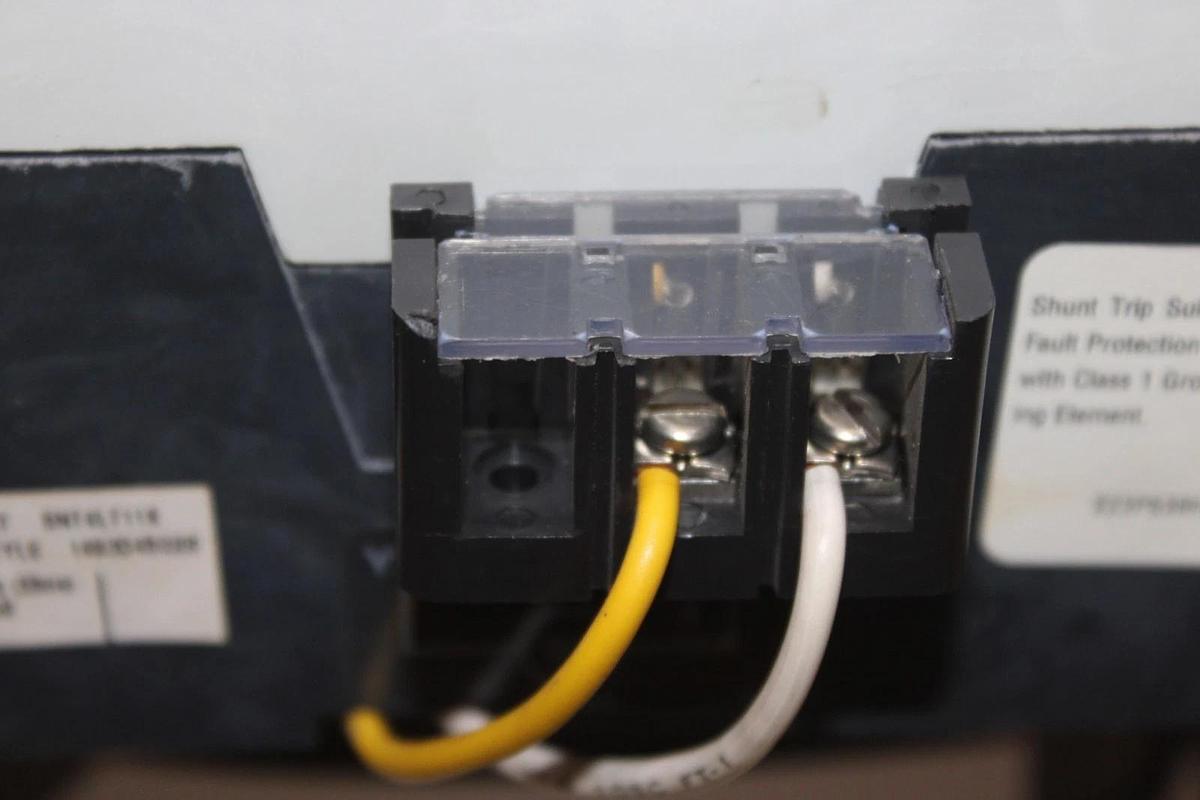 Used CUTLER HAMMER CIRCUIT BREAKER HLD3600F 600 AMP 600 VAC 3-POLE W/ SHUNT TRIP