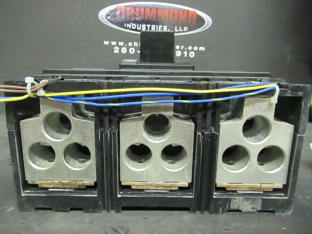 Used 450 AMP SQUARE D BREAKER 519568P15 600 VDC 3 POLE W/ AUXILIARY SWITCH & UVR