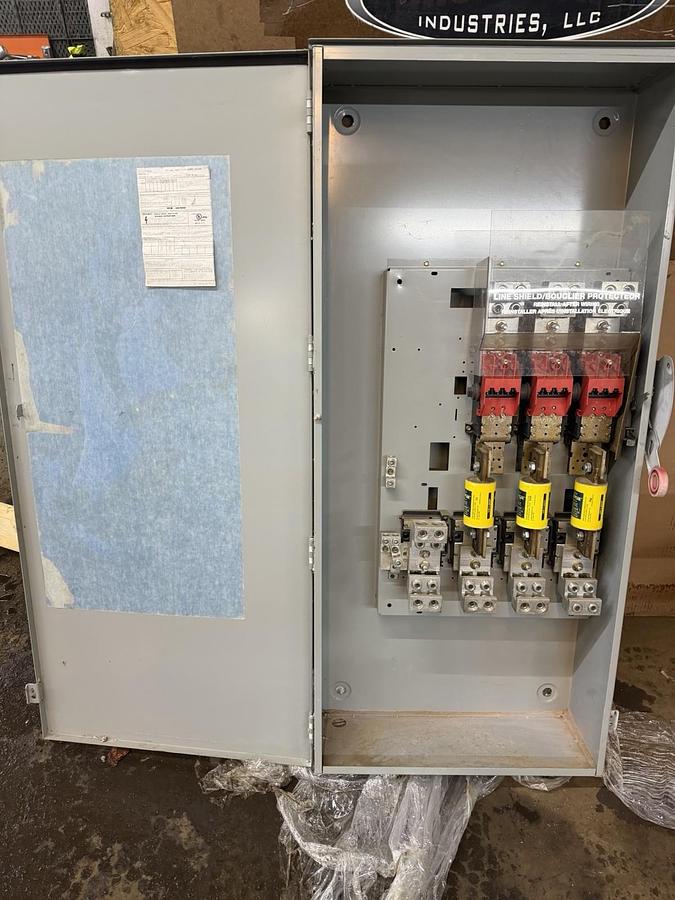 Used EATON HEAVY DUTY SAFETY SWITCH DISCONNECT DH327NRK 800 AMP 240 VAC NEMA 3R