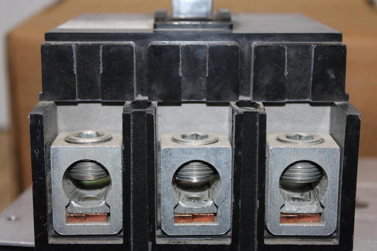 Used SQUARE D CIRCUIT BREAKER Q2L3125H 125 AMP 3-POLE 240 VAC *WARRANTY*
