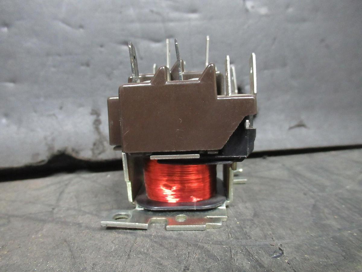 Used HONEYWELL GENERAL PURPOSE RELAY R4222D-1013 480 VOLT 50/60 HZ 12 AMP *WARRANTY*