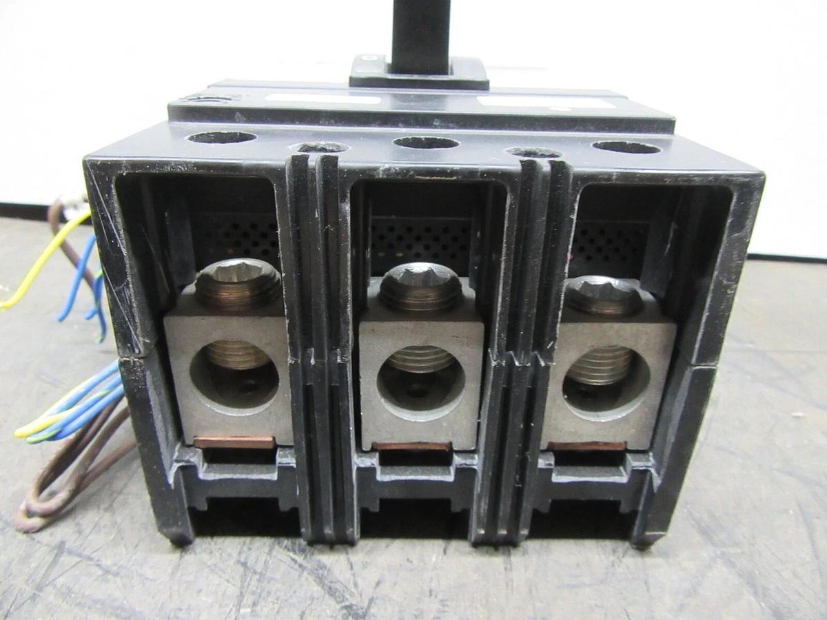 Used SQUARE D DC CIRCUIT BREAKER KHL3622522DC1625 225 AMP 600 VDC 3-POL W/ AUX AND UV