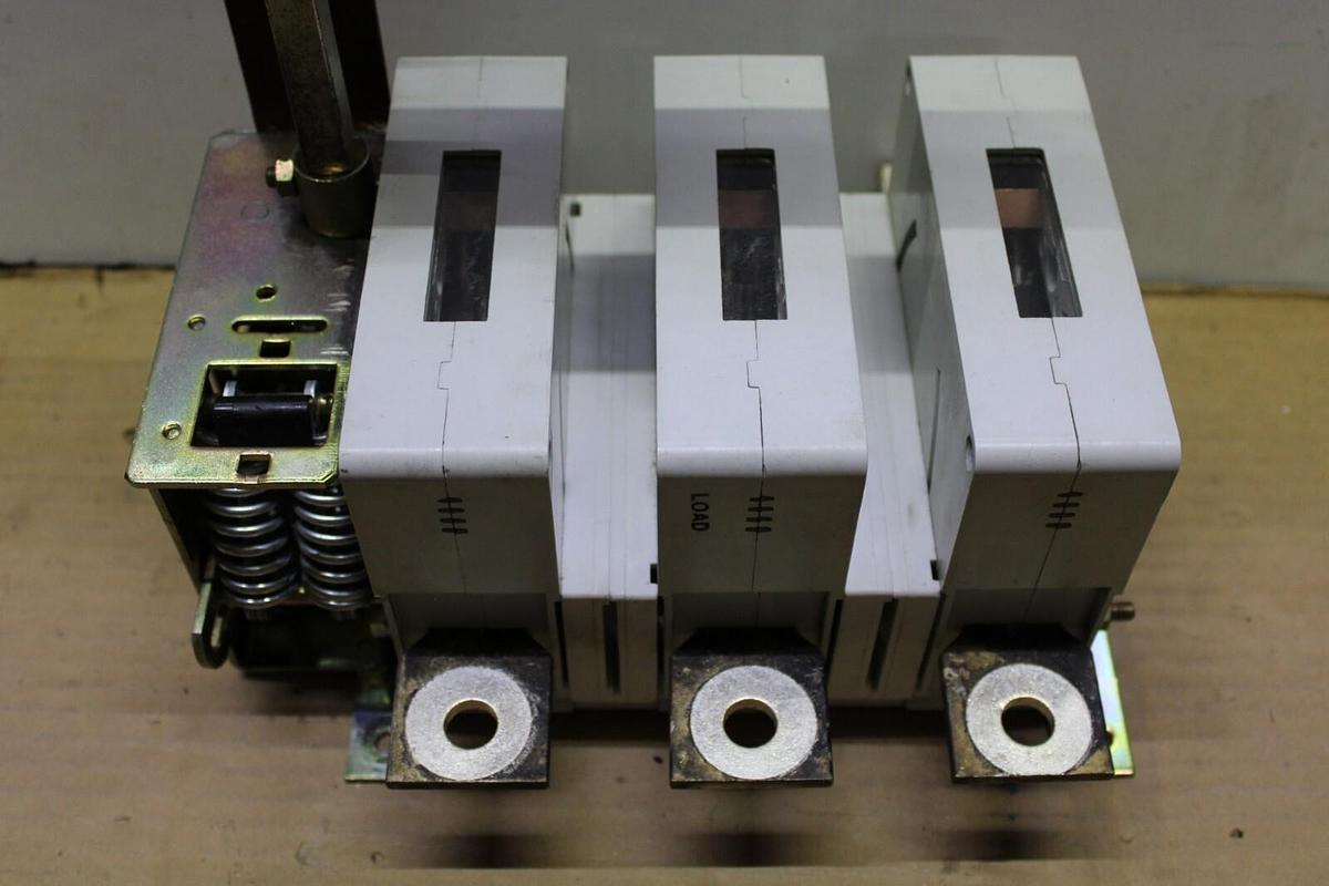 Used ABB OETL-NF400 GENERAL PURPOSE SWITCH 600 VAC 400 AMP 350 HP 3-PHASE