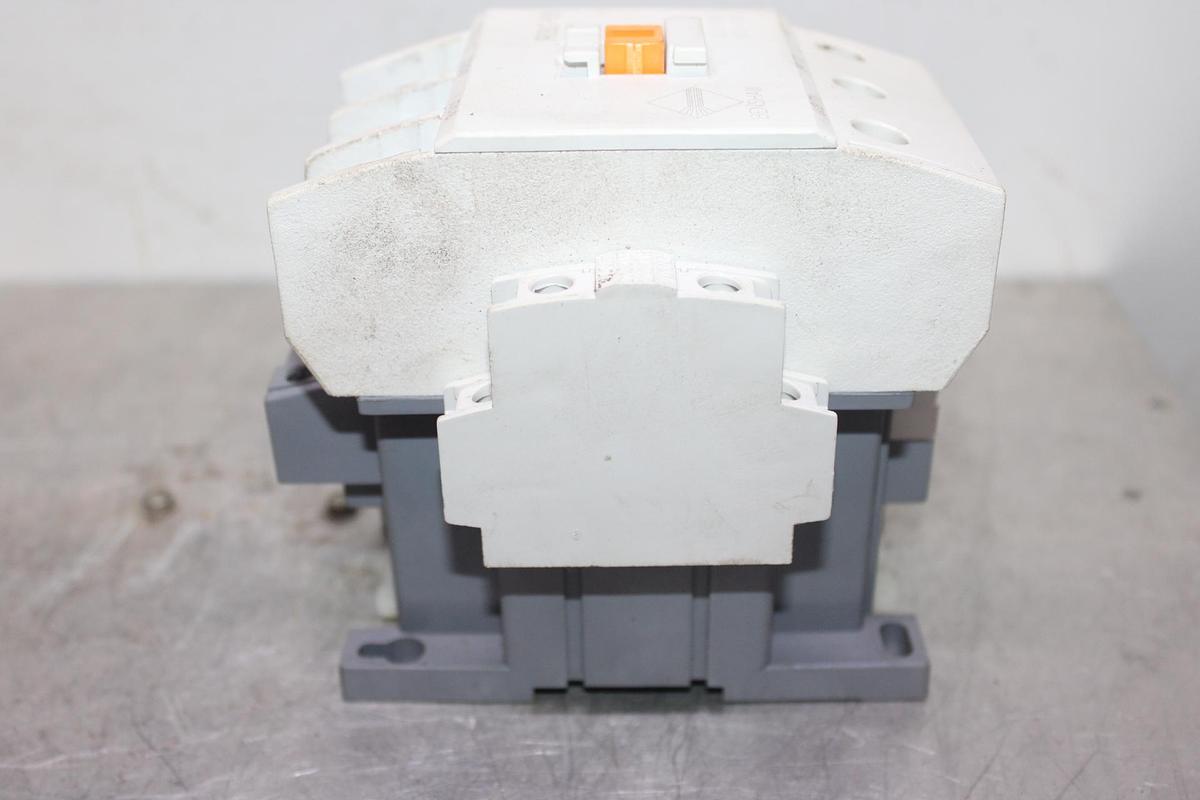 Used BENSHAW CONTACTOR RSC-180 230 AMP 600 VAC 3-POLE 125 HP COIL: 240V