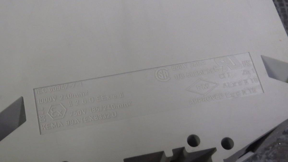 Used PHOENIX CONTACT TERMINAL BLOCK 1000V // 380 AMP 600V MODEL: UKH240