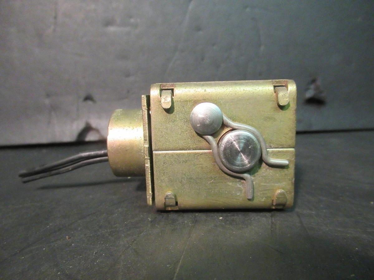 Used ALCO SOLENOID VALVE X13320472-01 1000 PSI - 120 VOLT - 17 WATT - 6890 KPSA