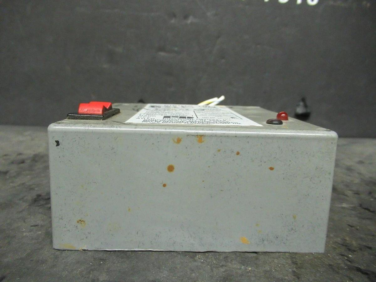 Used FUNCTIONAL DEVICES RIBU1S ENCLOSED PILOT RELAY 10 - 30 VDC / 120 VAC