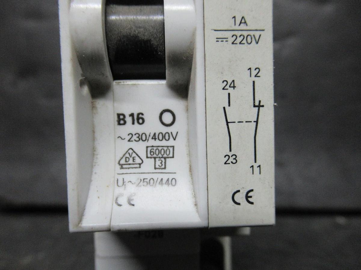 Used SIEMENS CIRCUIT BREAKER 5SX21 B16 16 AMP 277 VAC 1-POLE W/ 5SX9100 AUXILLIARY