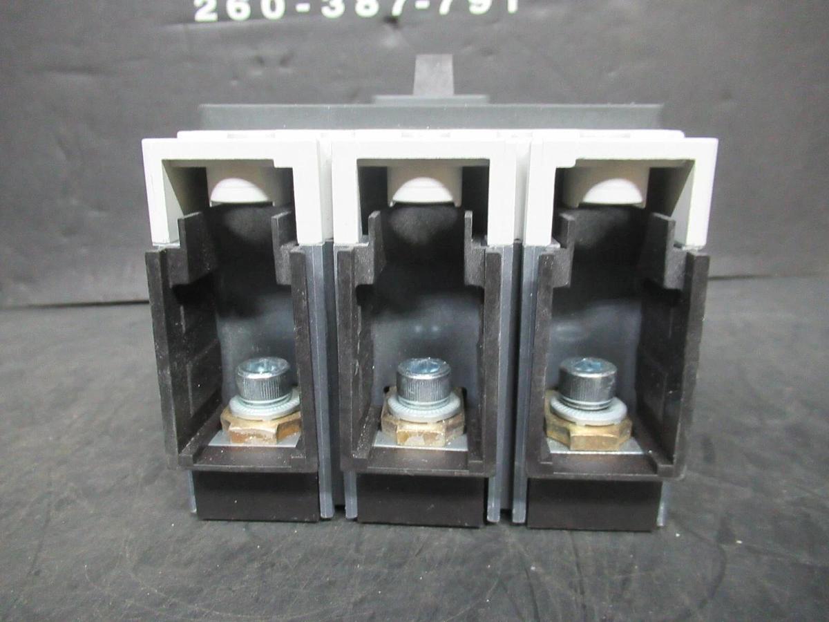Used SIEMENS CIRCUIT BREAKER HFS3S250L TYPE: HFGA FRAME: FG 200 AMP 600 VAC 3-POLE