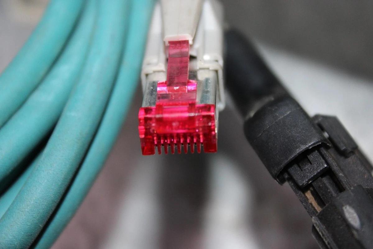 Used TRANE CHILLER DISPLAY AND CONTROL X13760335-01 REV. T 24 VOLT 0.9 AMP