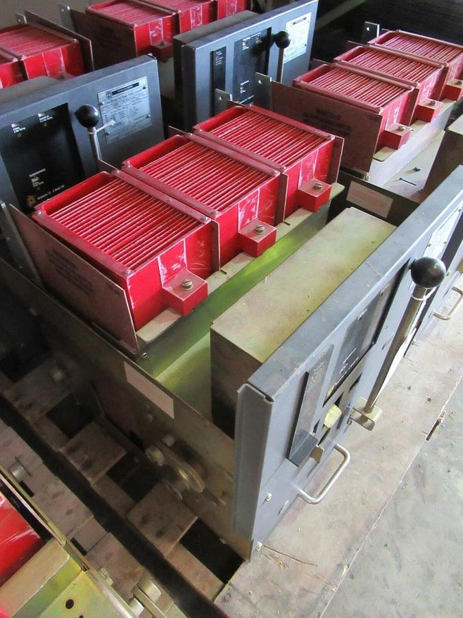 Used SQUARE D LOW VOLTAGE CIRCUIT BREAKER DS-206S 800 AMP FRAME 400 AMP TRIP 635V MAX