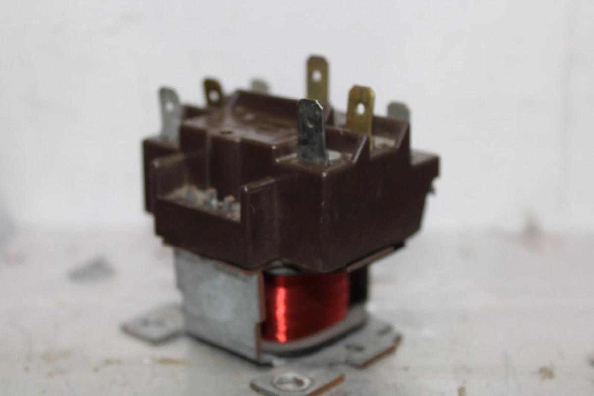 Used HONEYWELL PURGE RELAY HN61KP008-B R4222Y-1048 480/277 VAC 15 AMP *WARRANTY*