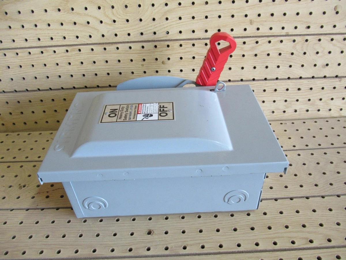 Used SIEMENS SAFETY DISCONNECT SWITCH HNF361 600VAC 30HP 3-POLE TYPE 1 **WARRANTY**