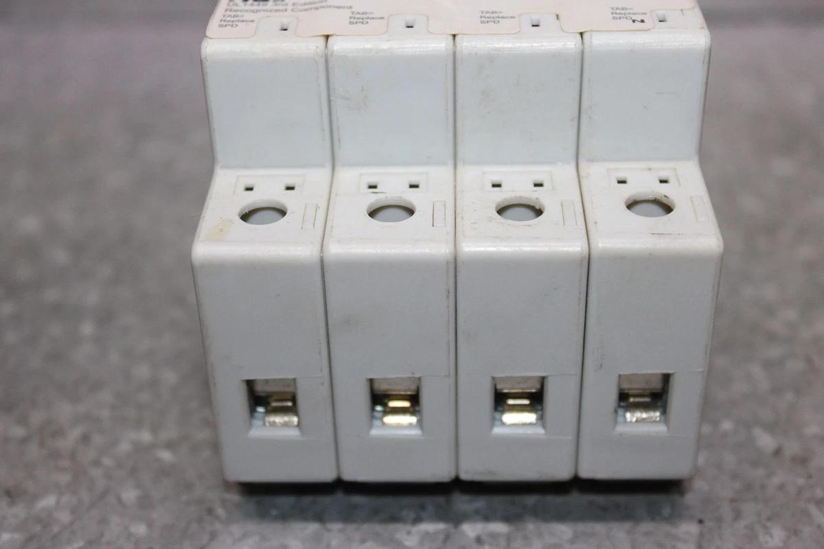 Used MERSEN SURGE-TRAP SURGE PROTECTOR ST320-4M 480/277 VAC 3-PHASE 4-POLE