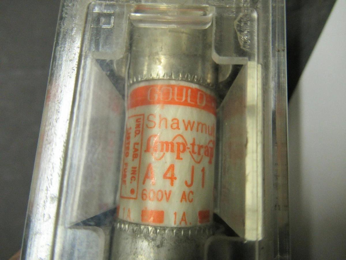 Used YOSHIDA FUSE HOLDER FHU-32 600 VOLT 30 AMP CLASS J FUSES W/ A4J1 FUSES