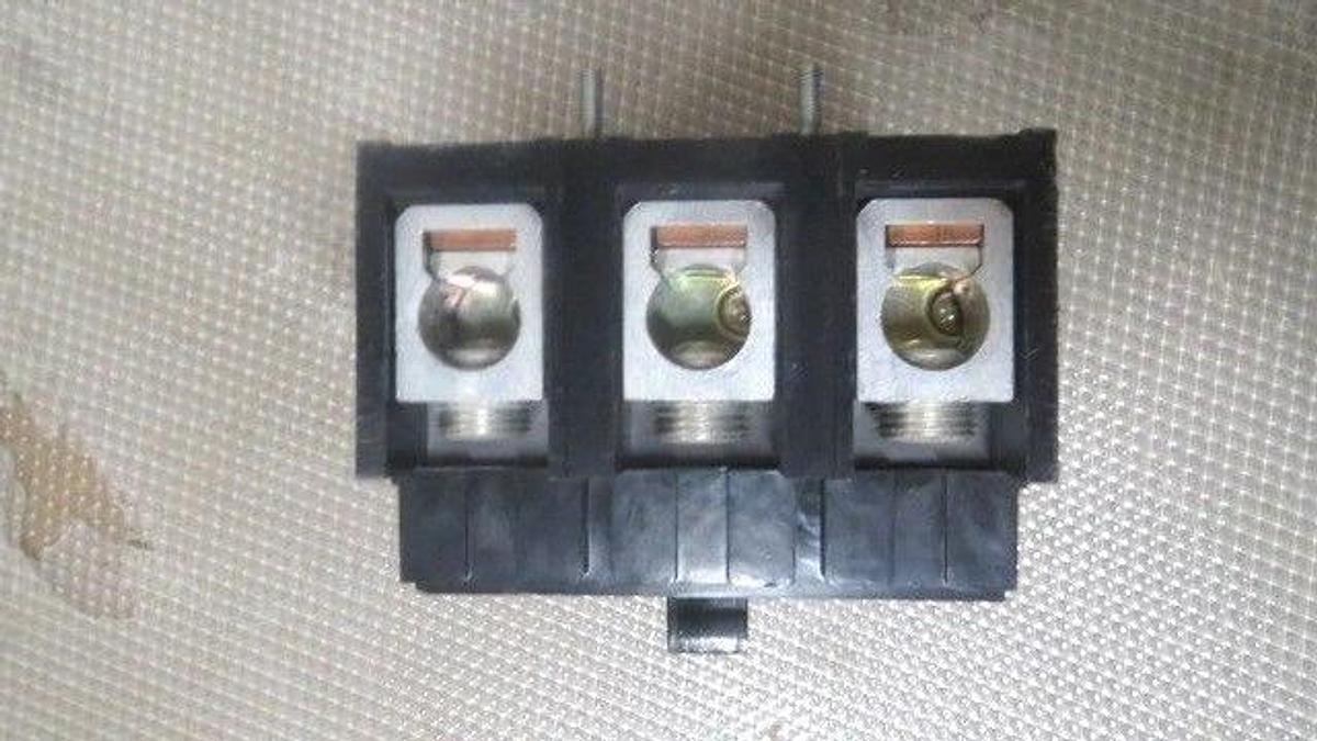 Used SQUARE D BREAKER 225 AMP 240 VAC 3 POLE MODEL Q2L3225H **WARRANTY INCLUDED**