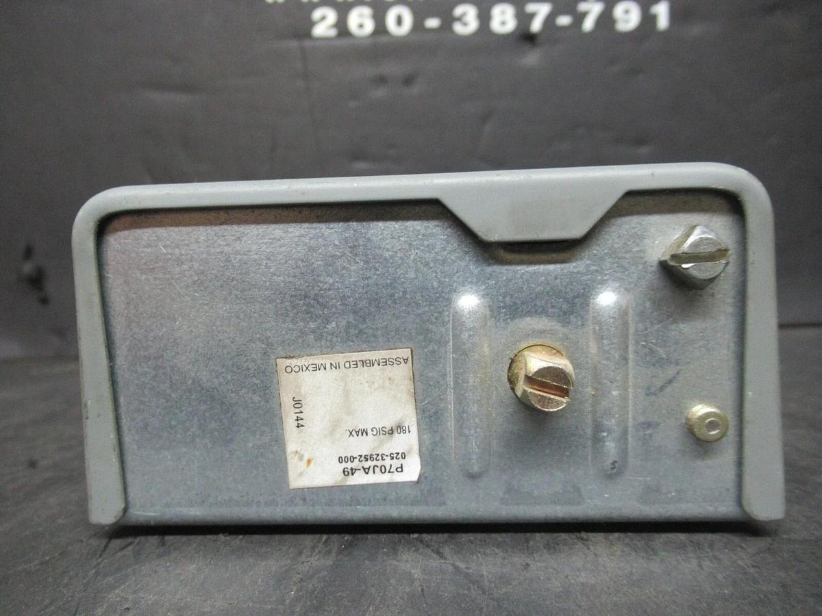 Used JOHNSON CONTROLS PRESSURE CONTROL P70JA-49 600 VAC 16 AMP 50/500 PSIG