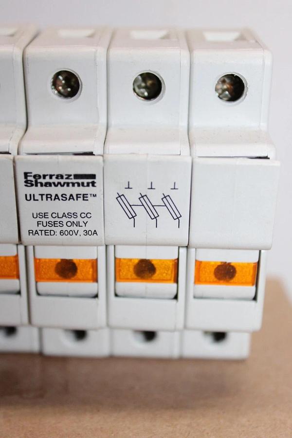 Used LOT OF 3 FERRAZ SHAWMUT FUSE HOLDER USCC31 30 AMP 600 VOLT Y218038