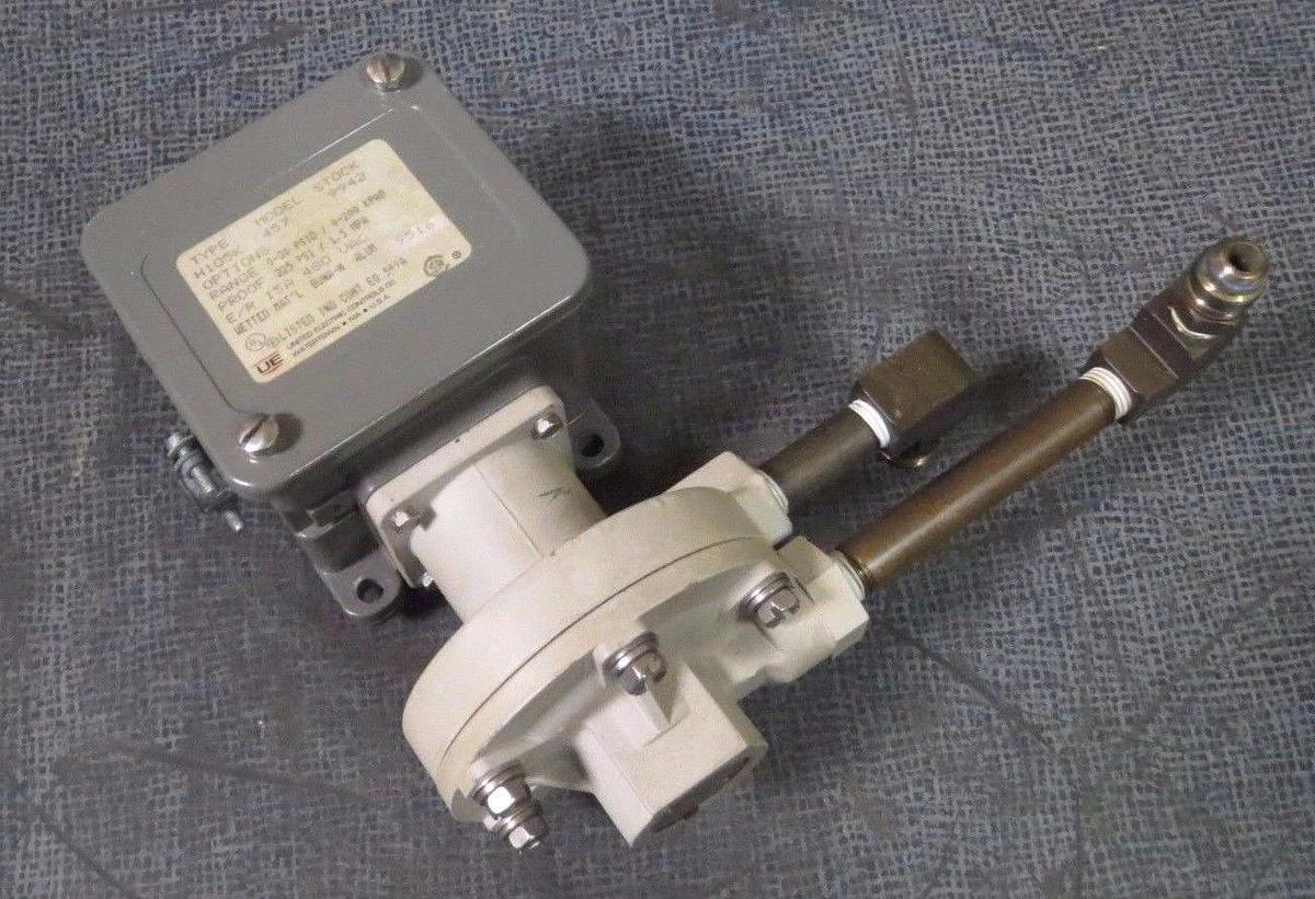 UNITED ELECTRIC NEMA 4X DIFFERENTIAL PRESSURE SWITCH H105K-457-9942 0-30 PSID