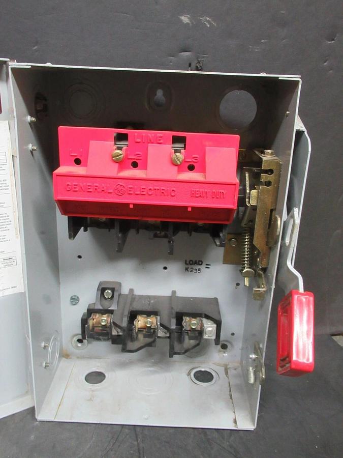Used GE TYPE 1 ENCLOSED SAFETY SWITCH TH3361 MODEL: 7 30 AMP 600 VAC 20 HP *WARRANTY*