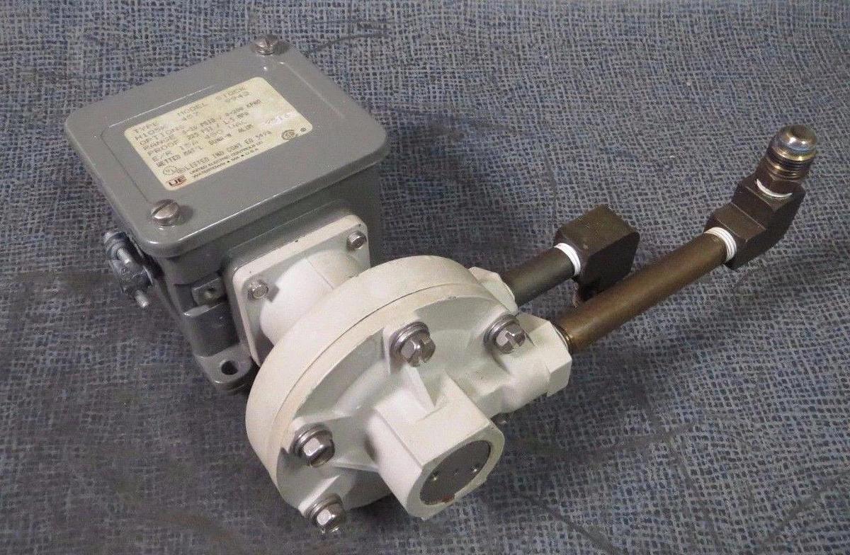 UNITED ELECTRIC NEMA 4X DIFFERENTIAL PRESSURE SWITCH H105K-457-9942 0-30 PSID