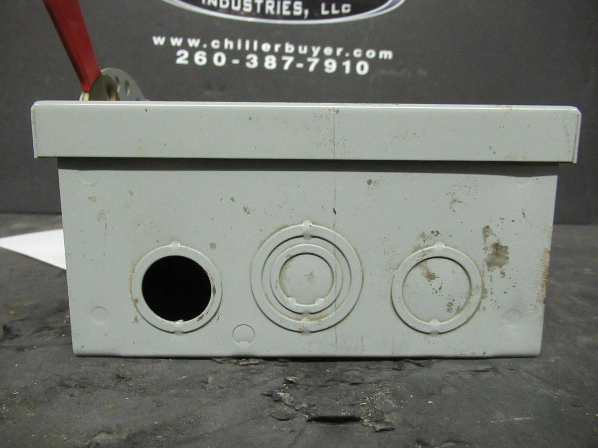Used GE ENCLOSED SAFETY SWITCH TG4321 240 VAC 7.5 HP 30 AMP ENCLOSURE NEMA TYPE 1
