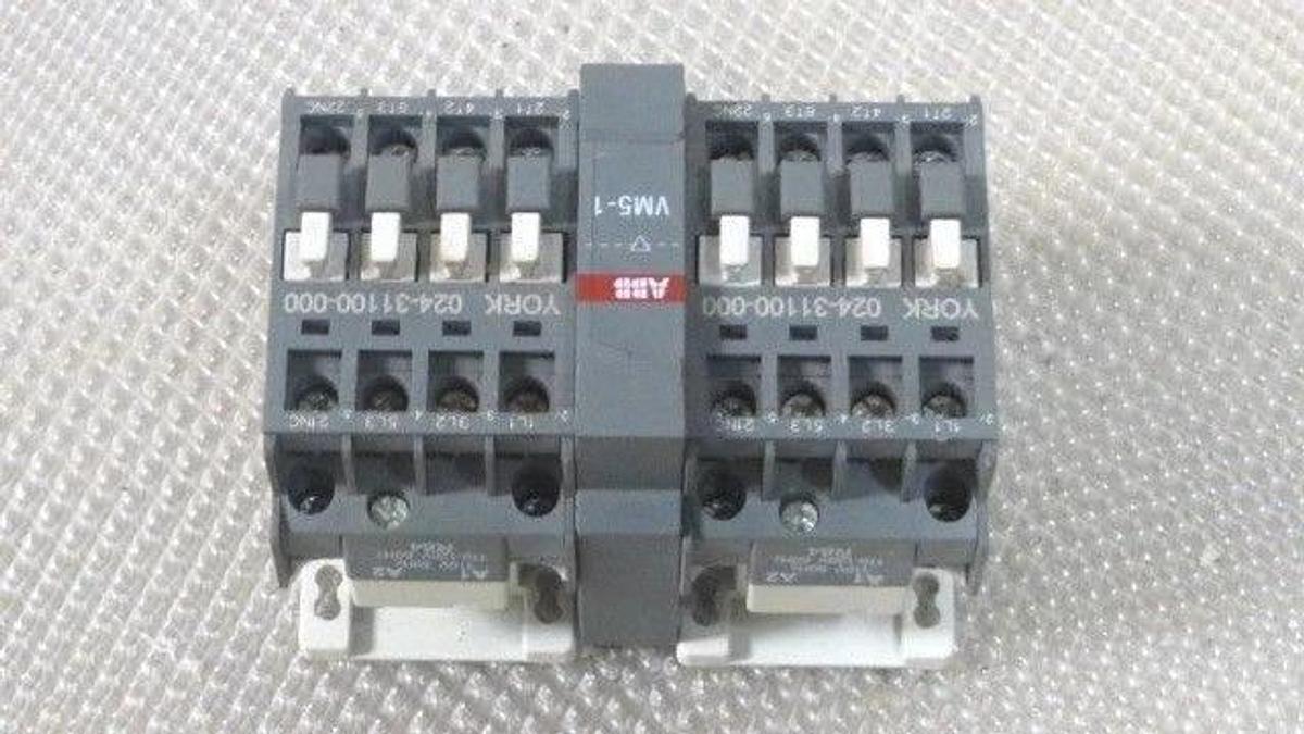 Used YORK REVERSING CONTACTORS 024-31100-000 21 AMP CONTINUOUS W/ VM5-1 INTERLOCK