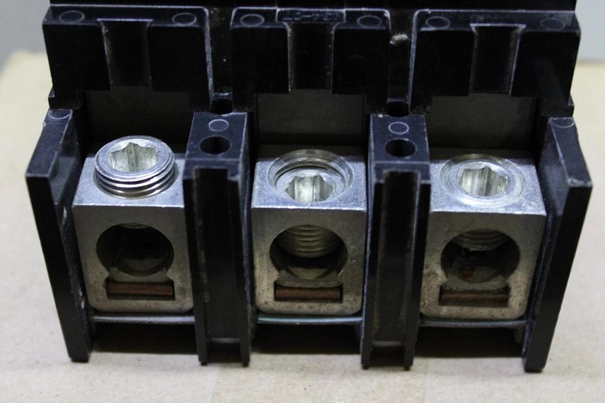 Used SQUARE D CIRCUIT BREAKER Q2L3125 3-POLE 240 VAC 125 AMP **WARRANTY**