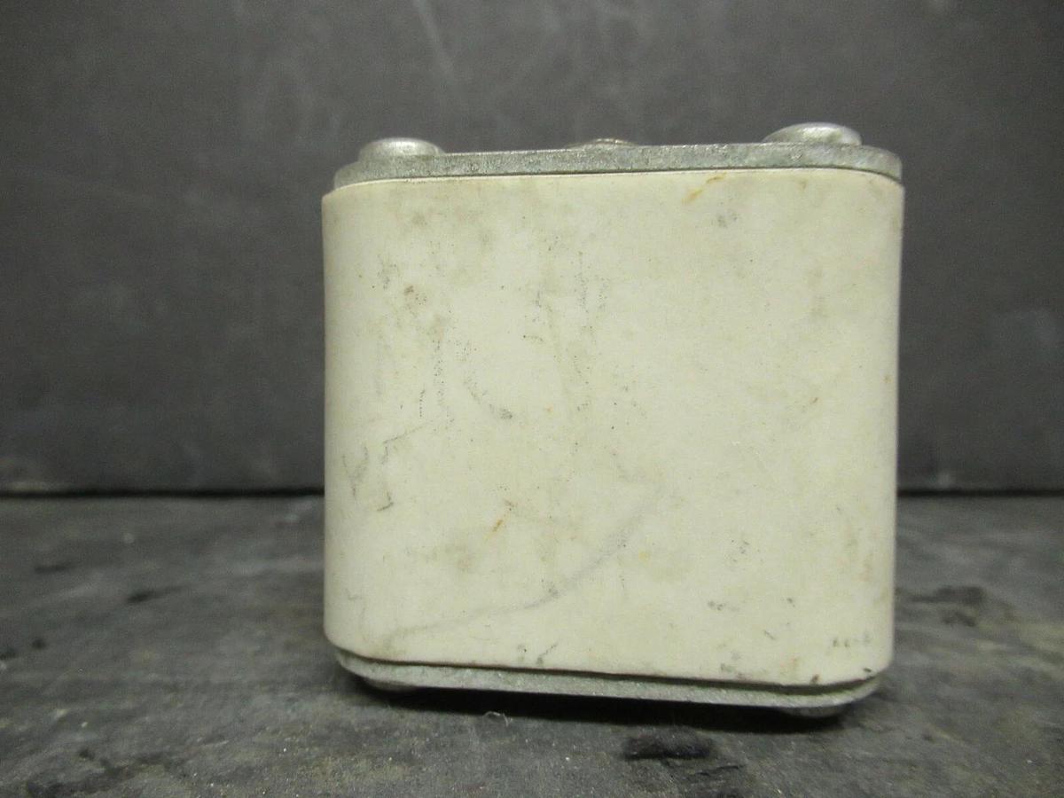 Used BUSSMANN FUSE 170M4567 700 AMP 700 VAC **30 DAY WARRANTY INCLUDED**