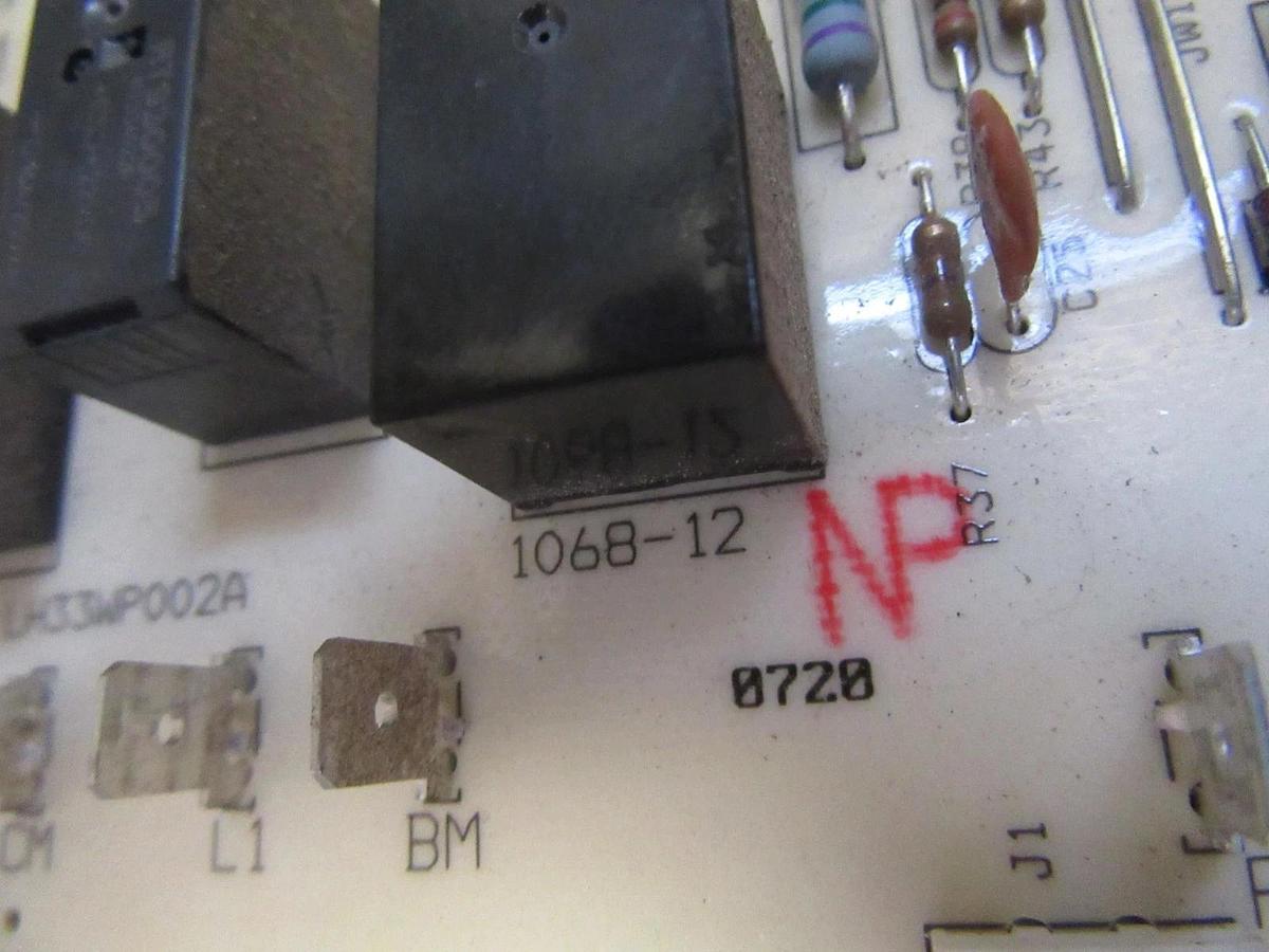 Used HONEYWELL FURNACE CONTROL BOARD 1068-83-126A LH33WP002A Z21.20