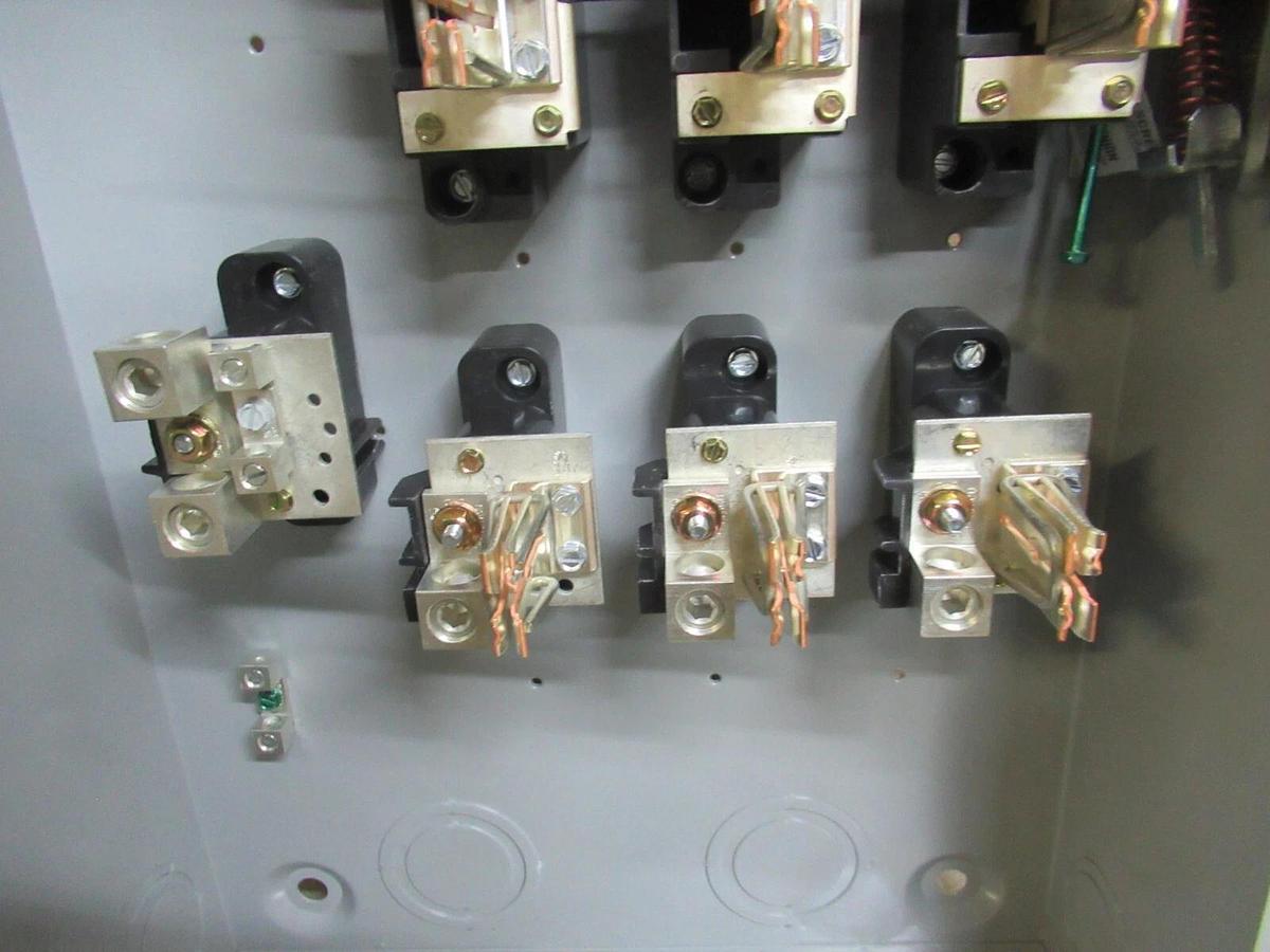 NIB EATON 200 AMP HEAVY DUTY SAFETY SWITCH DH324NGK TYPE 1 3-POLE 60 HP 240 V