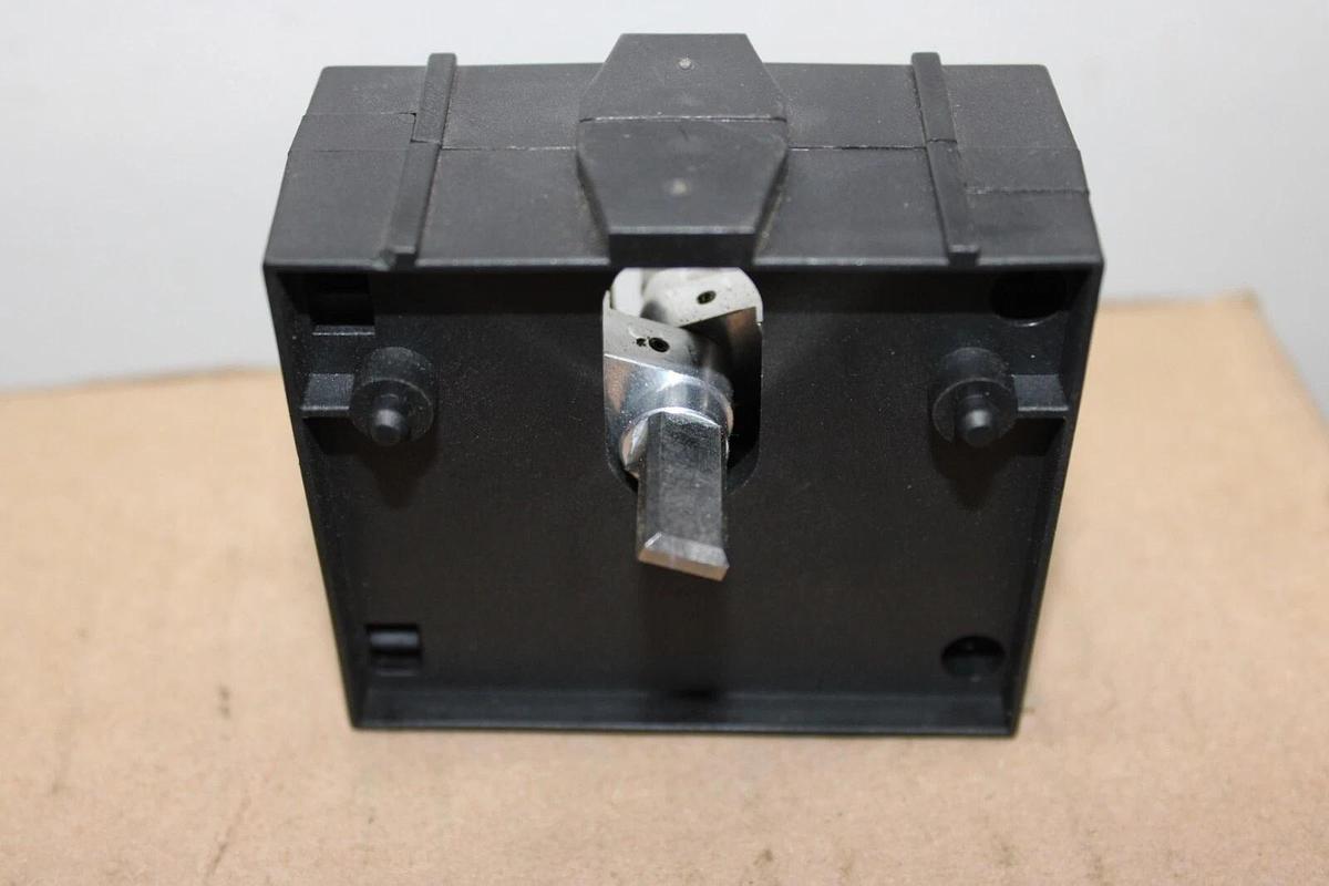 Used EATON CONTACTOR INTERLOCK DIL-M820-XMV XTCEXMLN *FOR DIL-M580*